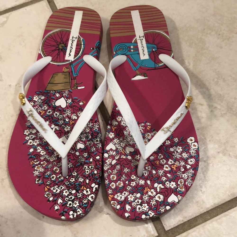 Flip flops size 9.